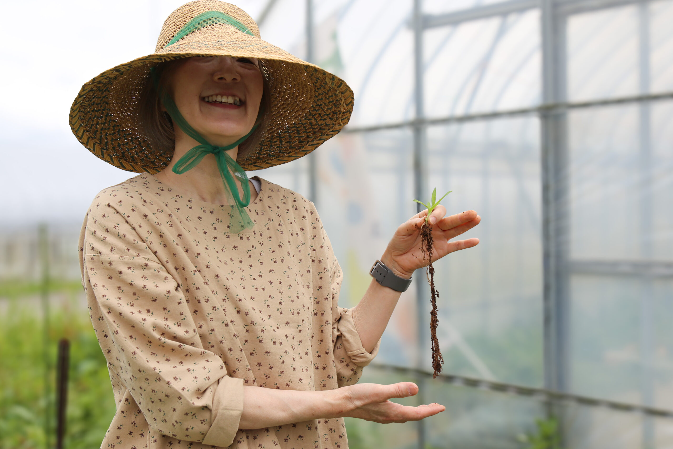 fukaは土の中の菌や養分のバランスを整え、植物本来の生命力を高めてくれる。根っこも大きく育つ。